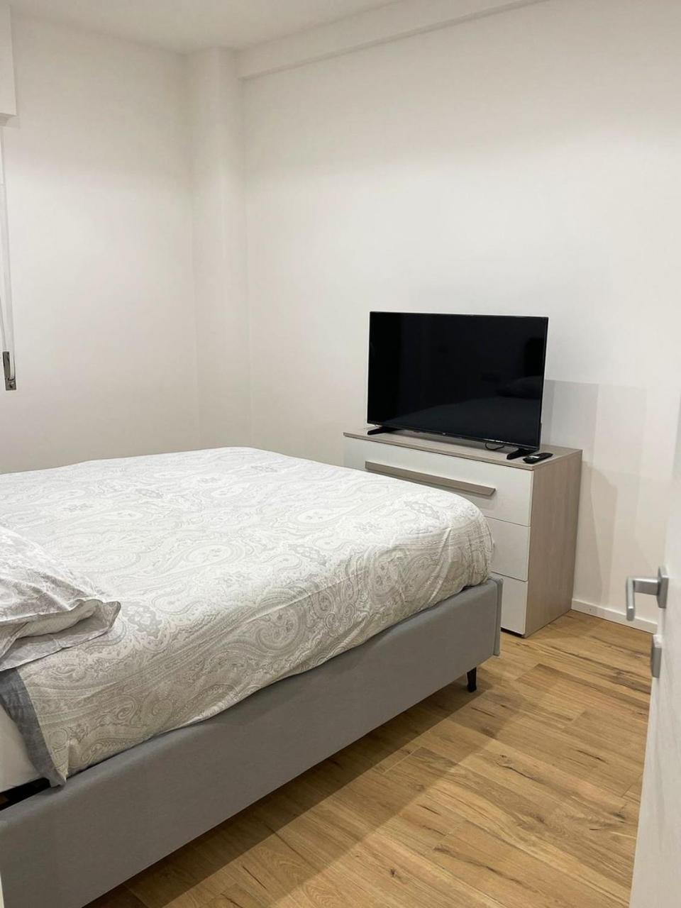 Pm 34 Viale Imperatore Guest House - 50 Mt From Metro San Paolo Exterior foto