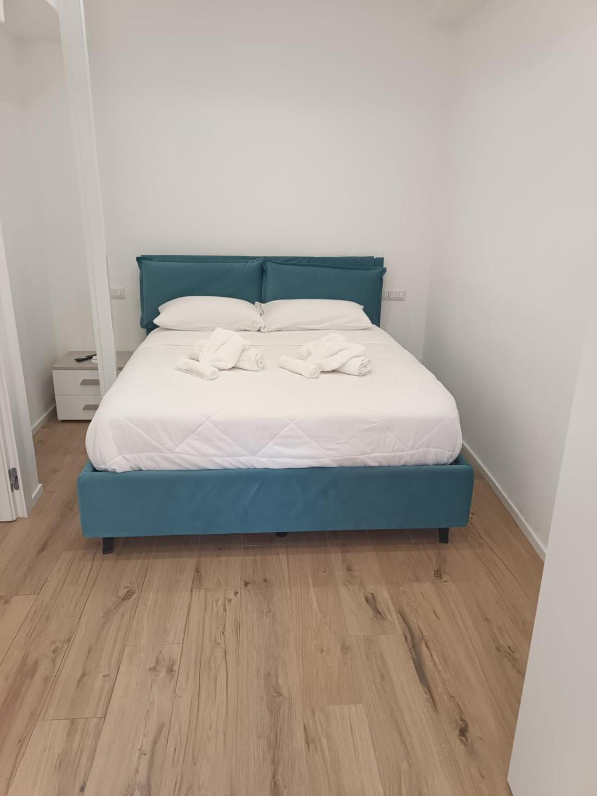 Pm 34 Viale Imperatore Guest House - 50 Mt From Metro San Paolo Exterior foto