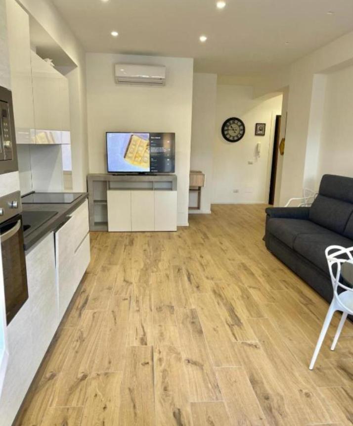 Pm 34 Viale Imperatore Guest House - 50 Mt From Metro San Paolo Exterior foto